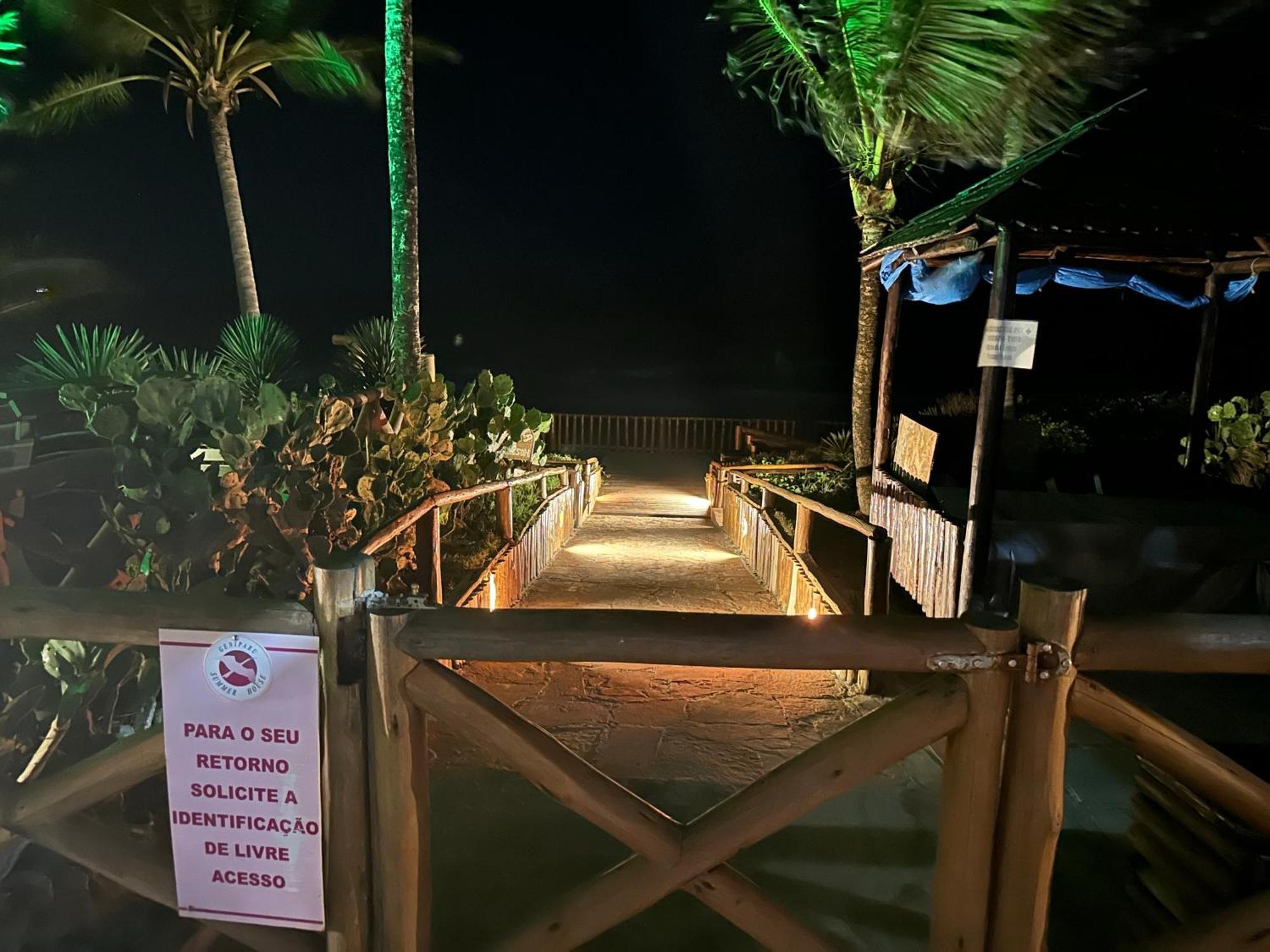 Flat Guarajuba 4 Quartos Terreo A Beira Mar - Pe Na Areia - Governanca Com Arrumadeira E Wi Fi Inclusos Camassari Exterior foto